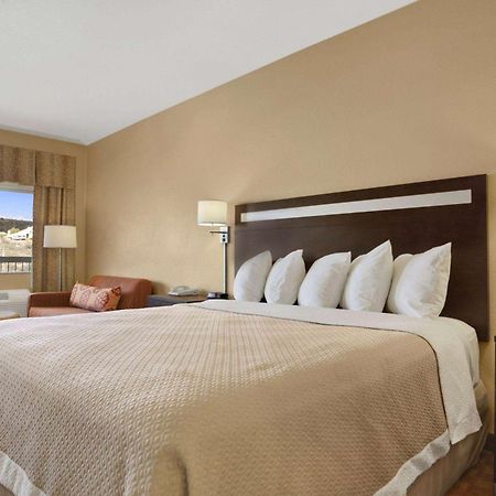 Days Inn By Wyndham Globe Esterno foto