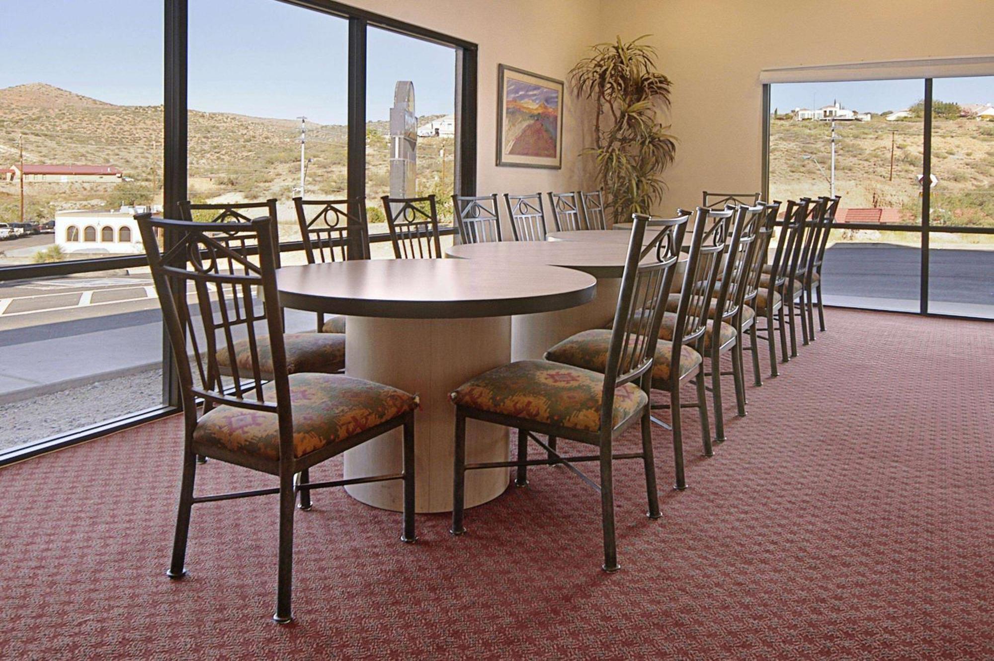 Days Inn By Wyndham Globe Esterno foto